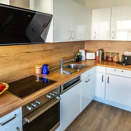 Hangar 19 Geraeumiges Mit Garten H4w1 Lägenhet